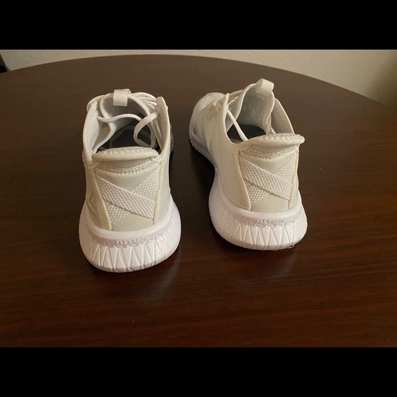 New Reebok trainers size 10 - Picture 4 of 4